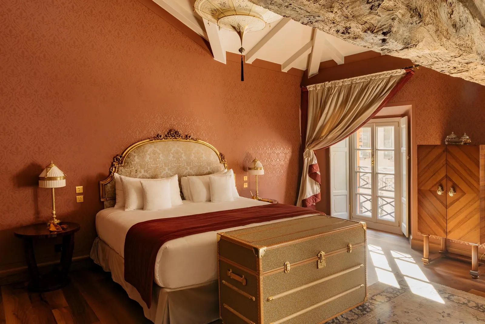 Grand Room in the Palazz with the bed and a terracotta wall