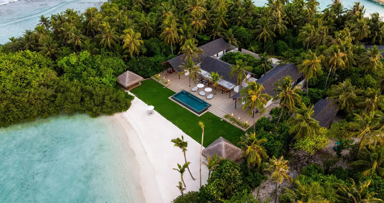 The RAAYA Residence from above: the lawn, the infinity pool, the private beach and the greenery around it.