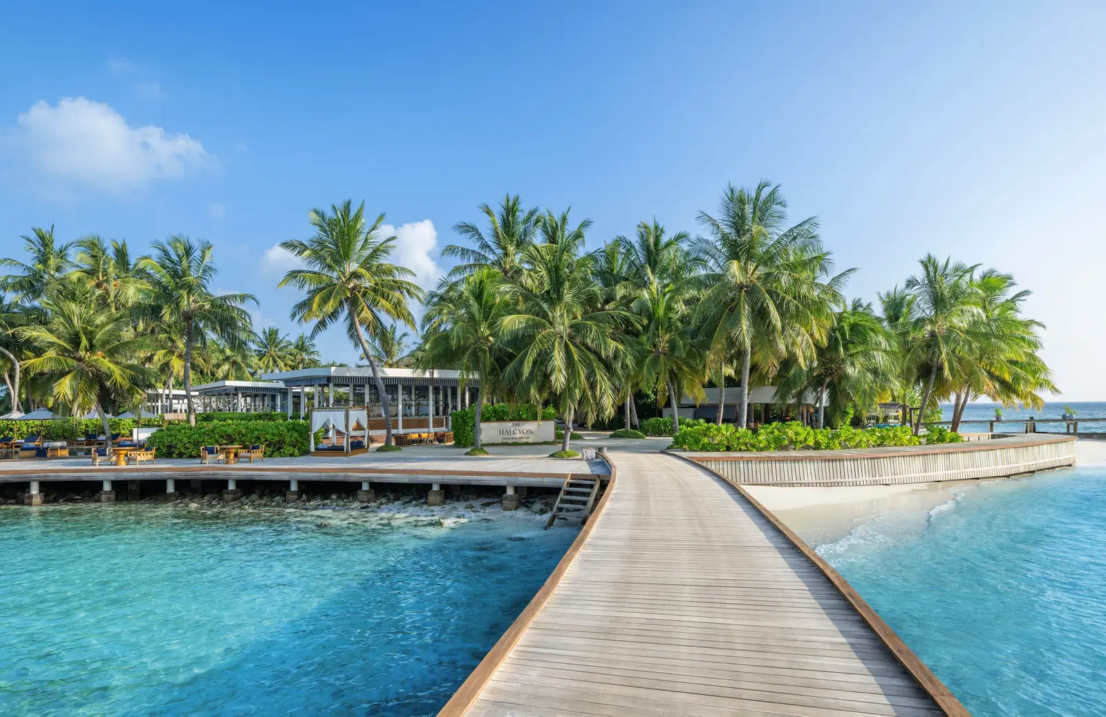 The arrival jetty running across the lagoon towards Meradhoo and its palms