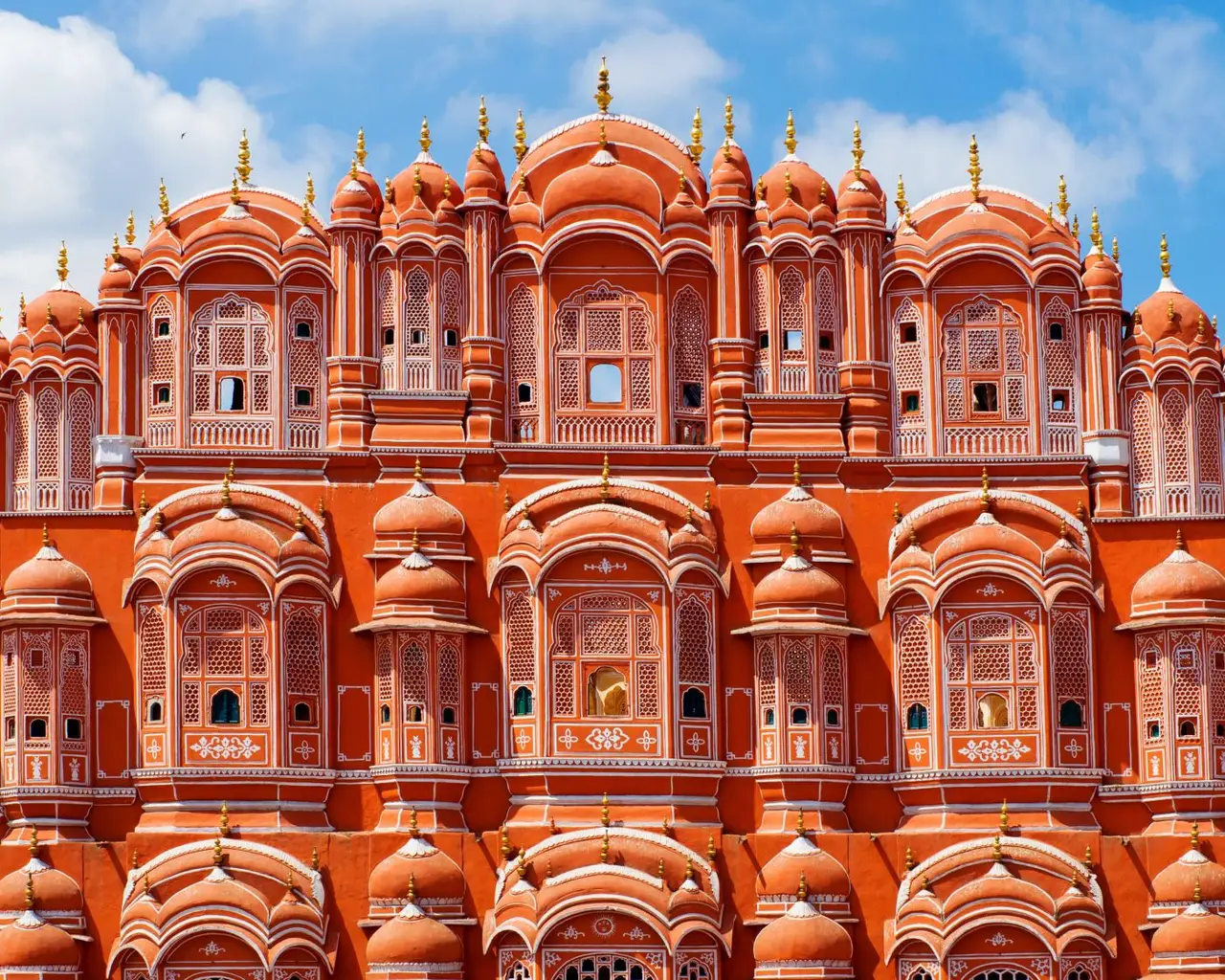 The pink honeycomb façade of the Hawa Mahal