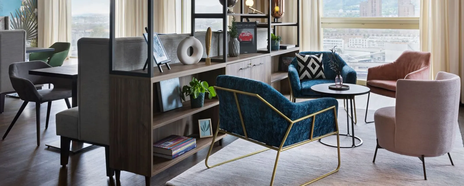 La biblioteca della Sky Lounge