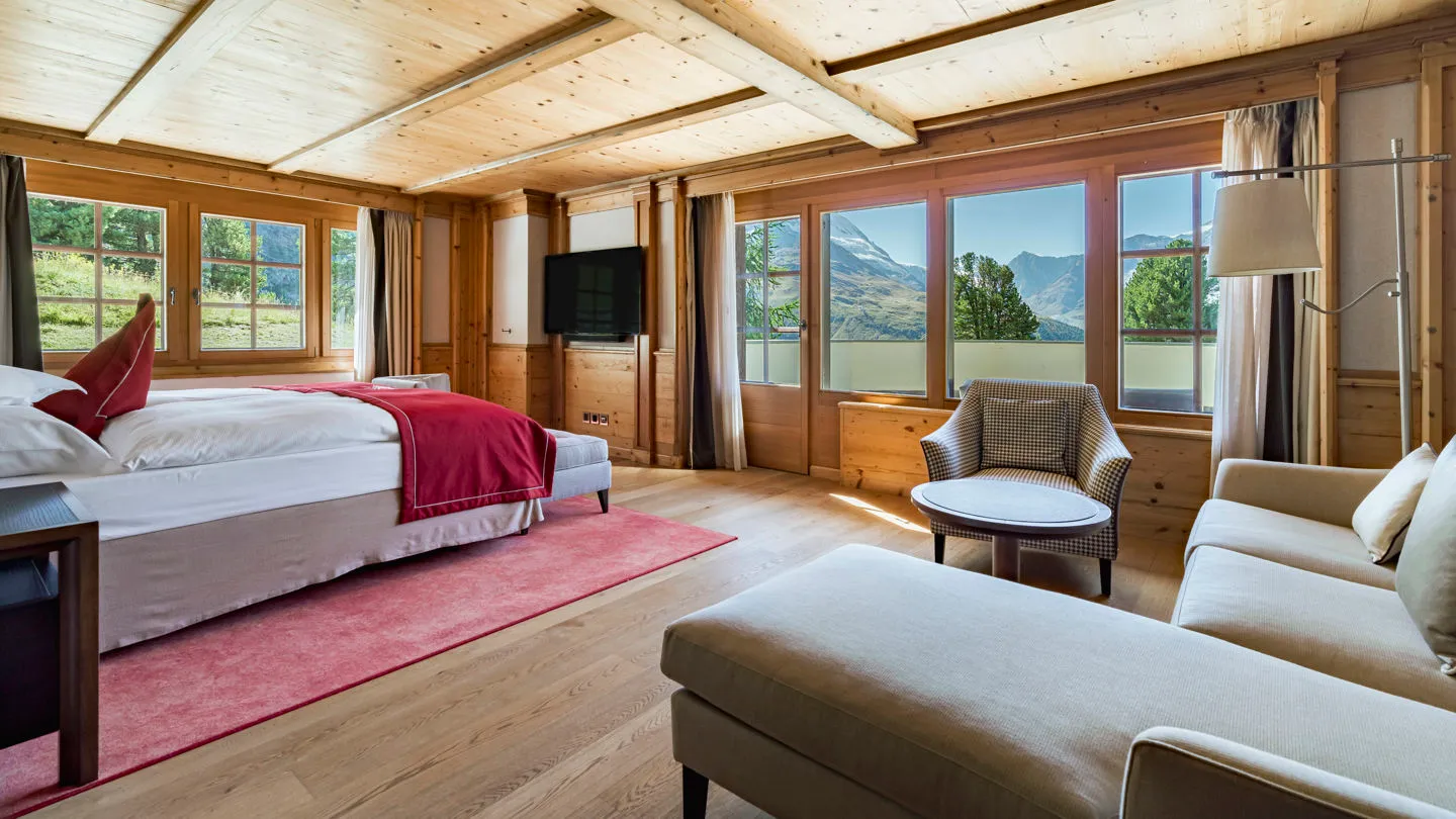 Il salotto accanto al letto nella Matterhorn Deluxe Junior Suite