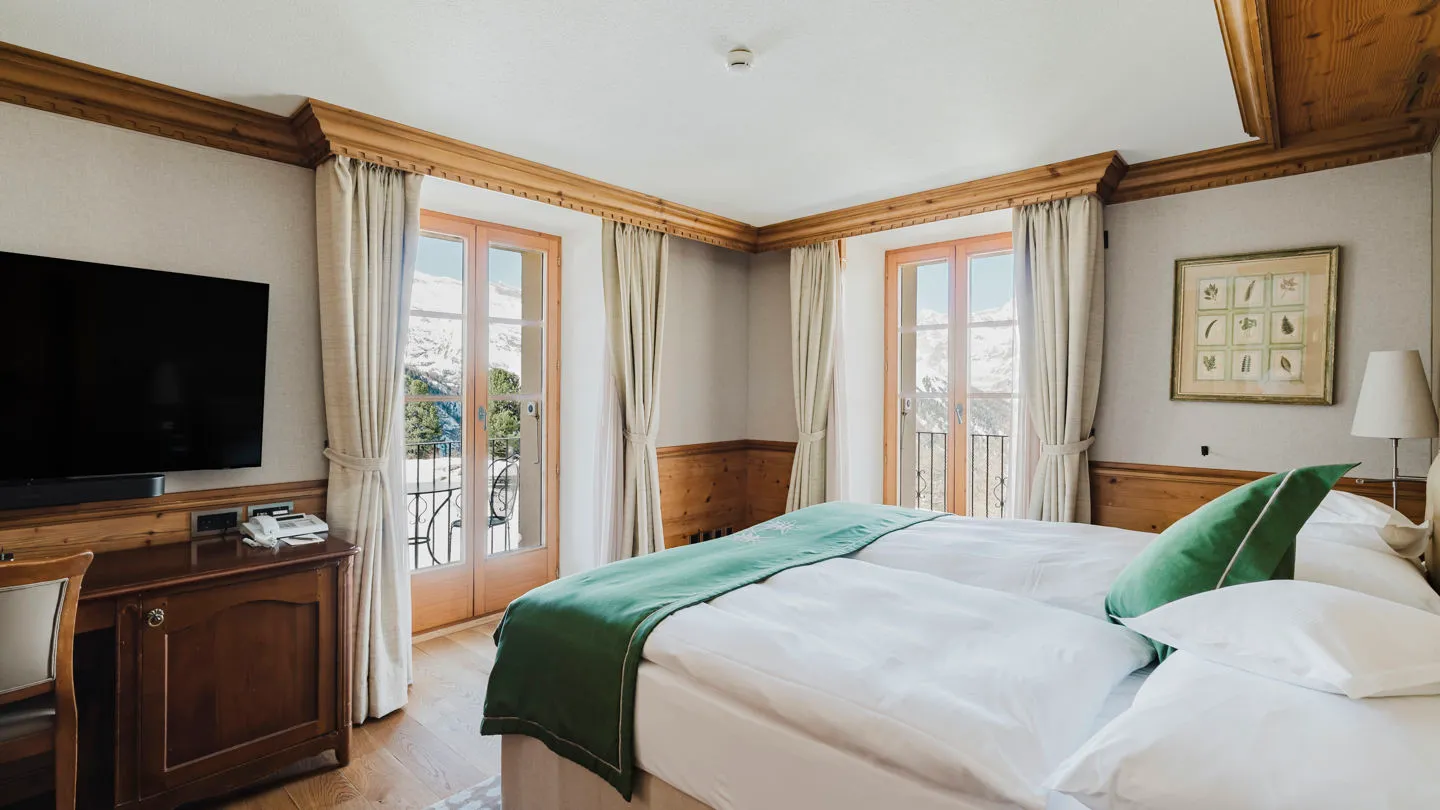 Il letto della Natur Grandlit con le pareti in legno