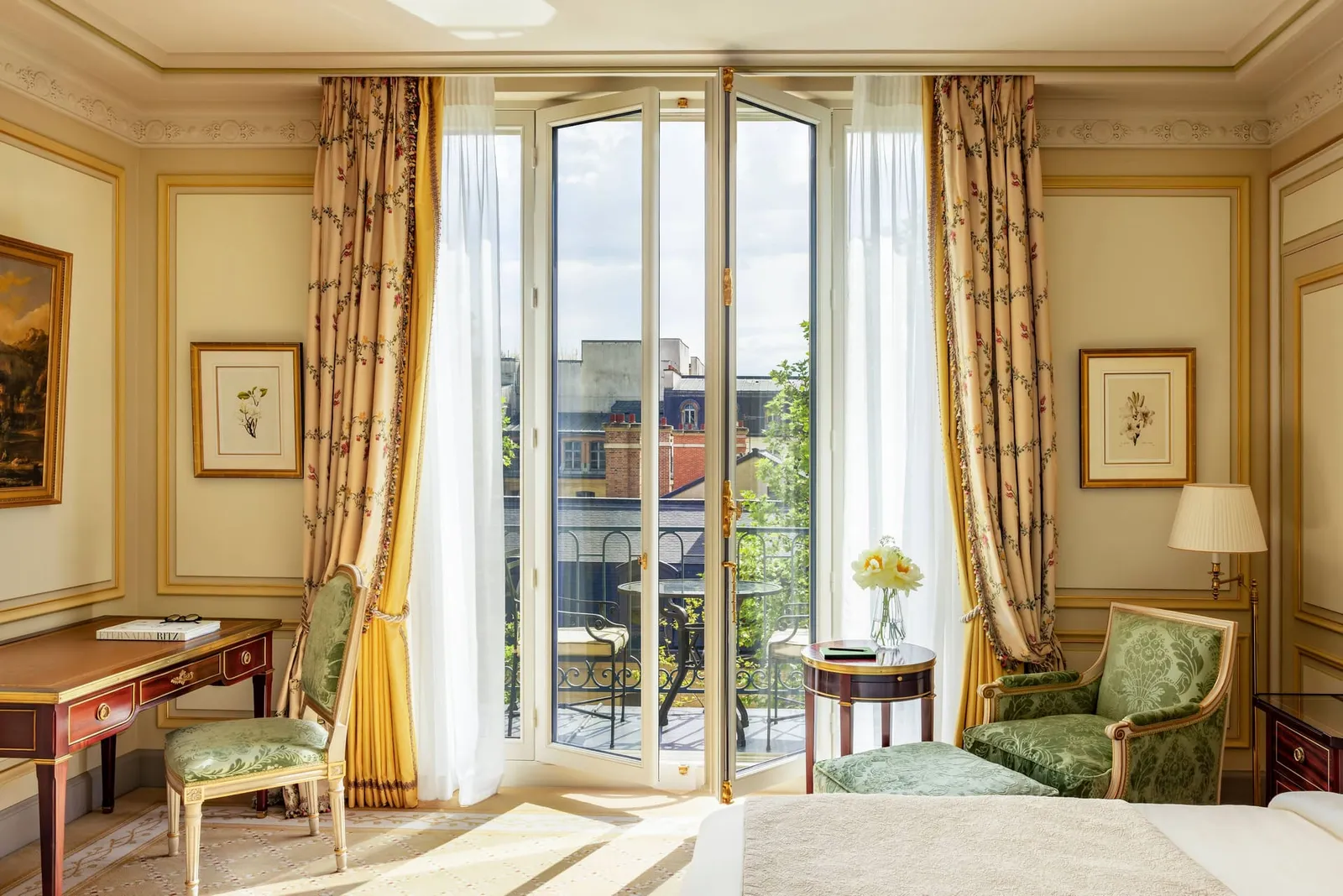 The interior of the Deluxe Room · Ritz Paris