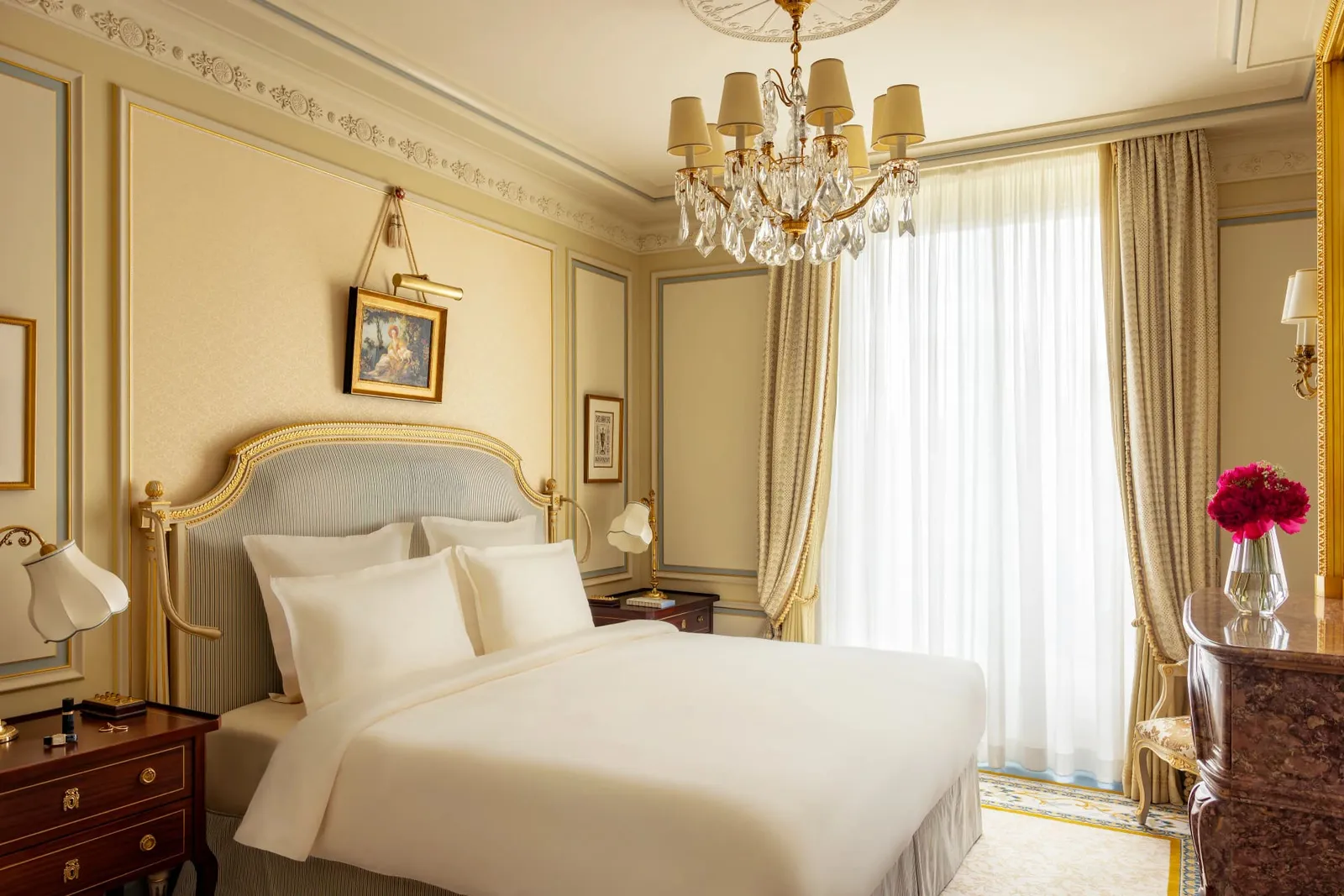 The interior of the Deluxe Suite · Ritz Paris