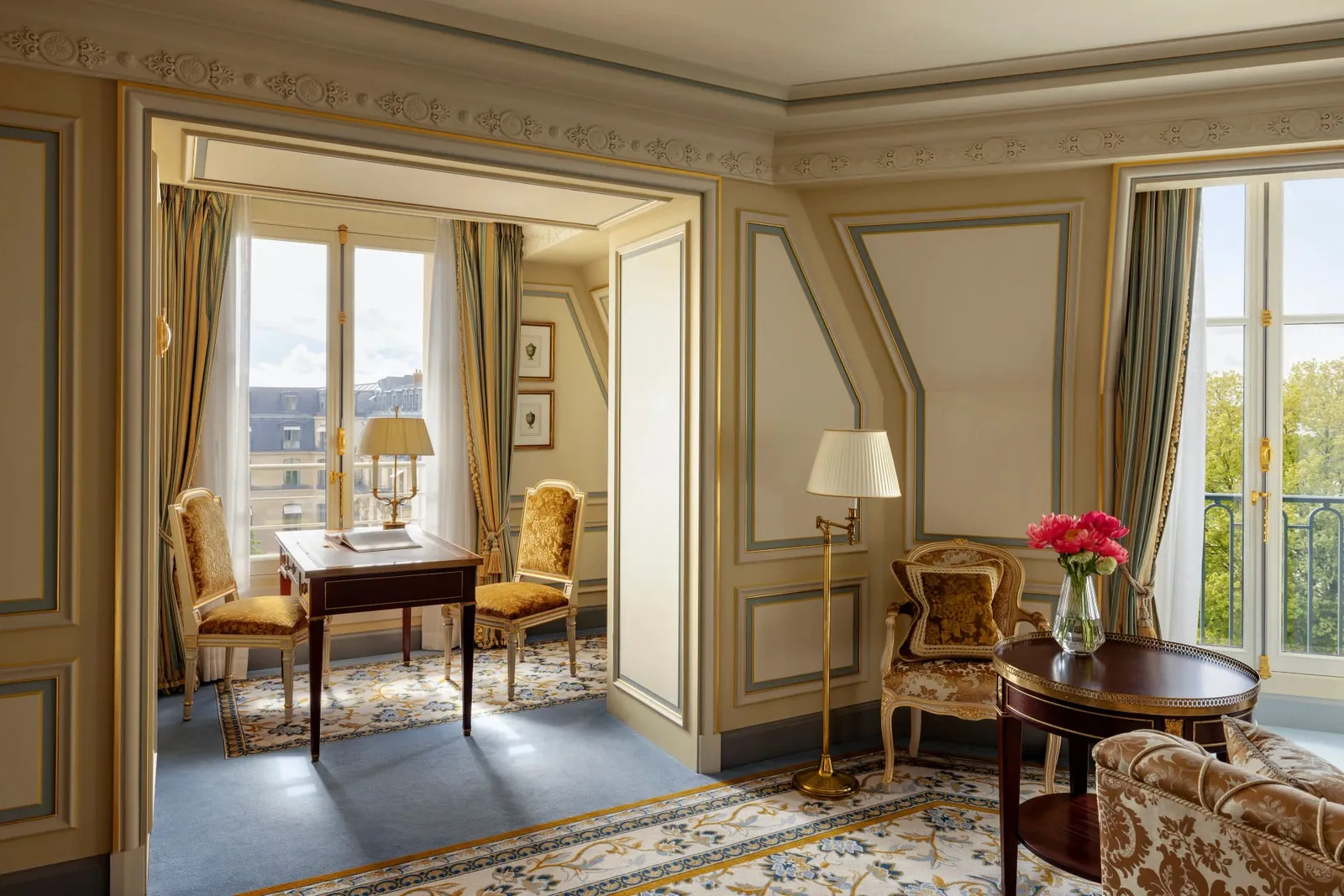 The interior of the Executive Junior Suite · Ritz Paris