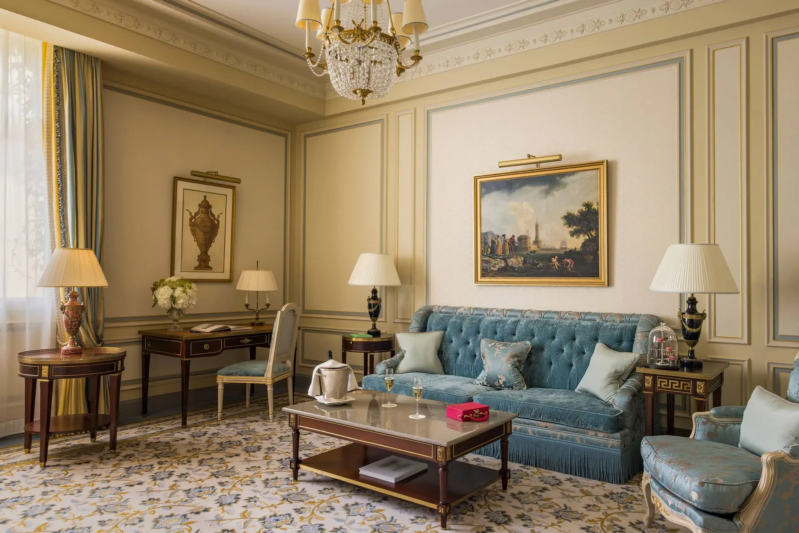 The interior of the Suite Grand Jardin · Ritz Paris