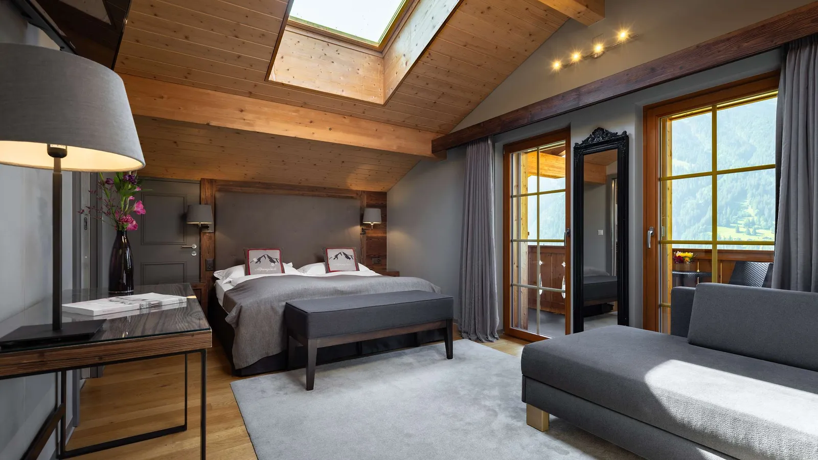 Second and Top Floor Chalet Mittellegi al Romantik Schweizerhof