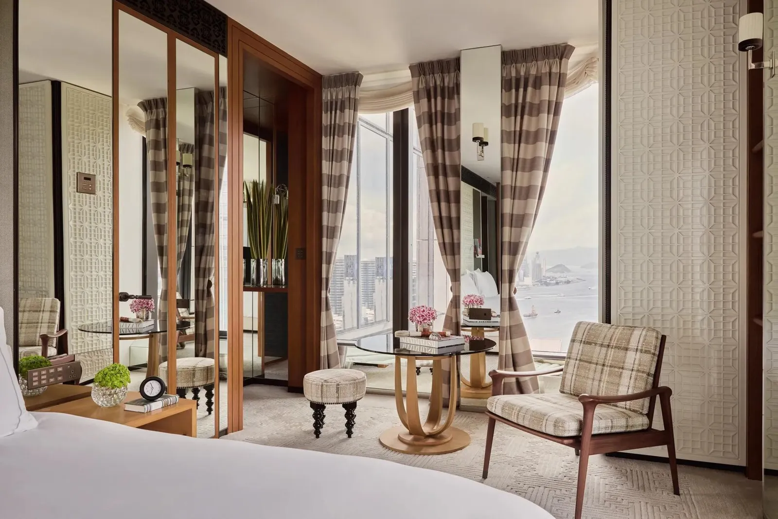Kowloon Peak View Suite
