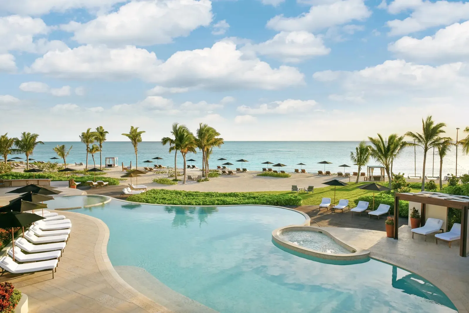 The Punta Bonita pool and the beach