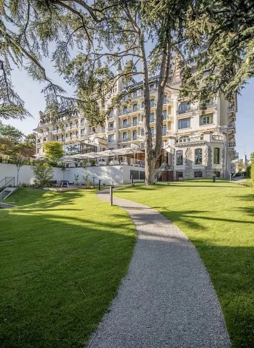Il giardino davanti al Royal Savoy