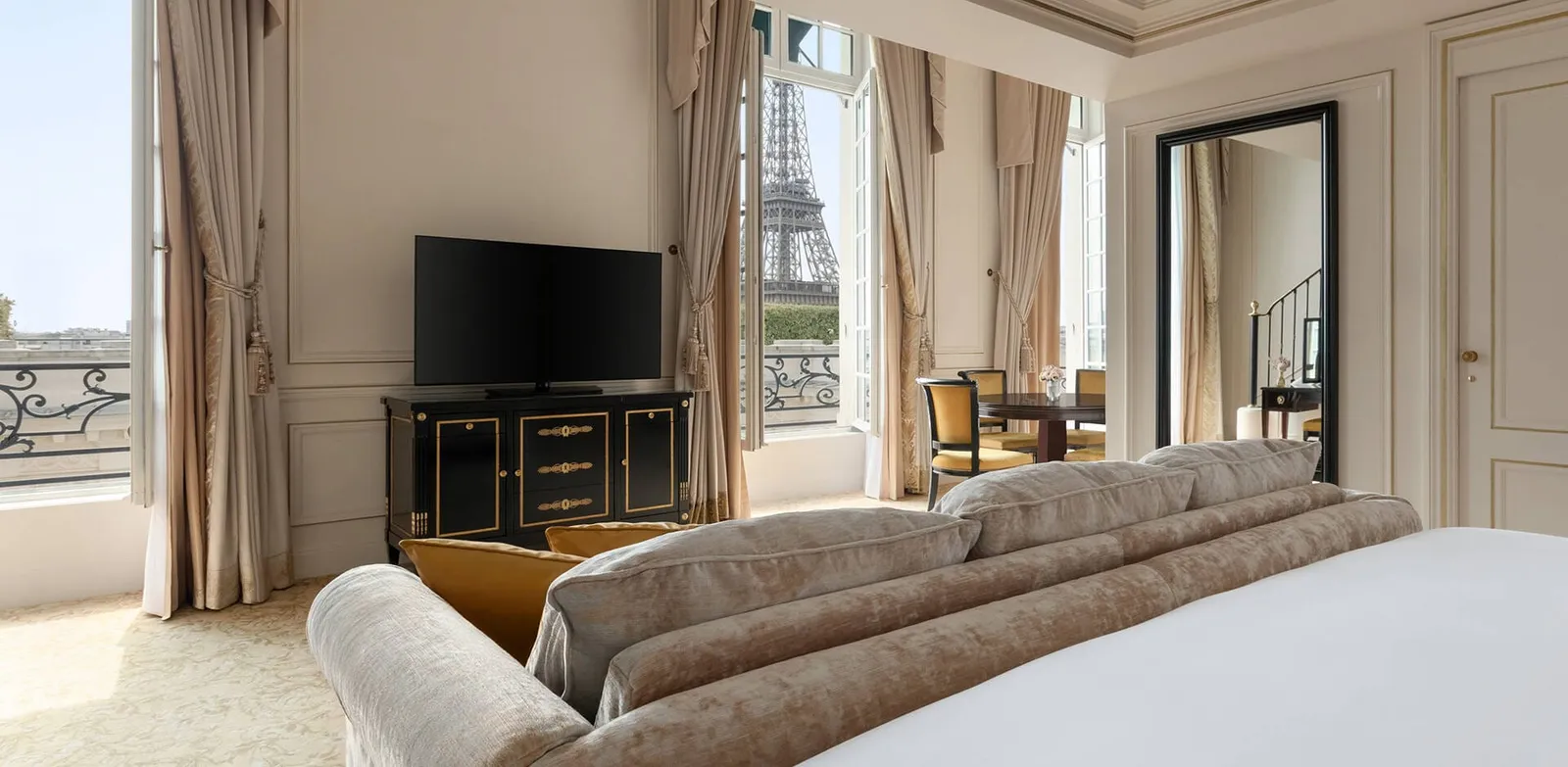 Duplex Eiffel View Suite · Shangri-La Paris