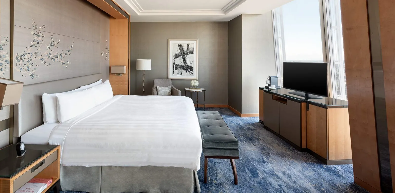 The Superior Shard Room, a king bed and south-facing glass