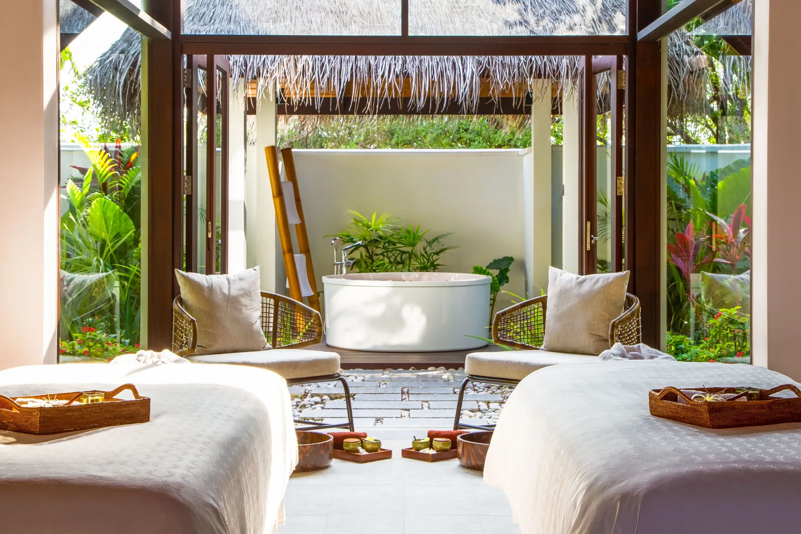 A Shine Spa treatment room, 2 beds and a bathtub in the garden