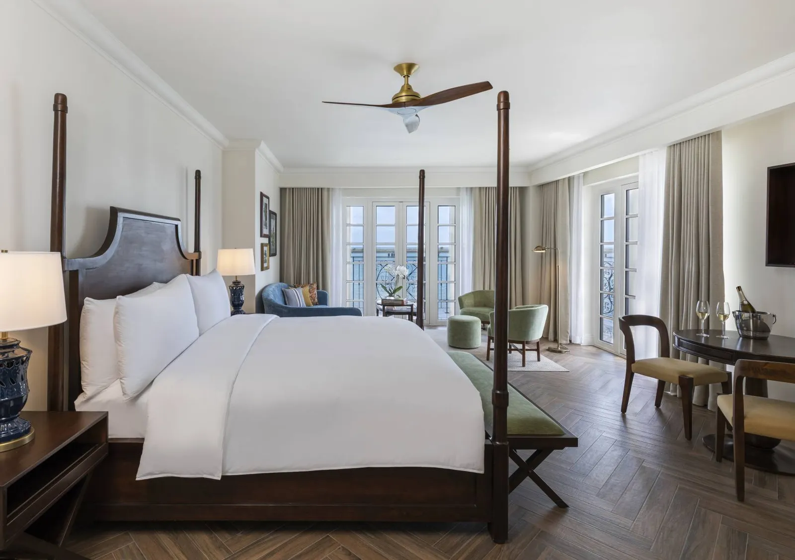 Junior Suite Oceanfront, 1 King Bed
