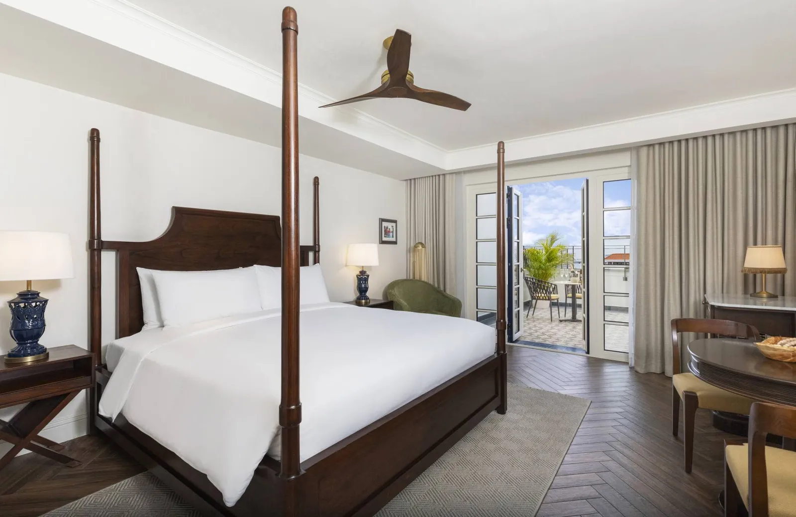 Luxury Room Plaza Courtyard View, 1 King Bed