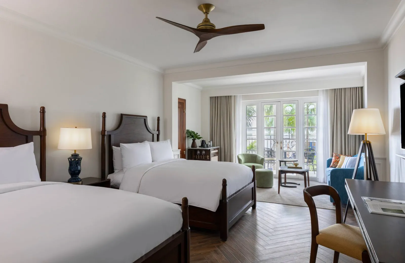 Magnifique Room Plaza Courtyard View, 2 Full Beds