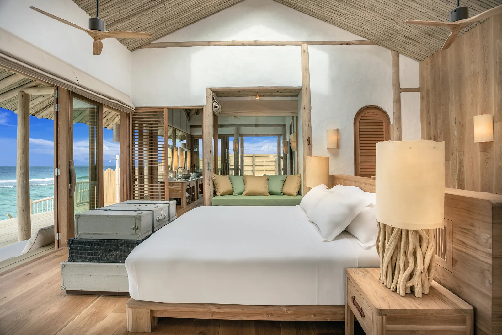 1 Bedroom Water Reserve: the white bed and the sea beyond the glass