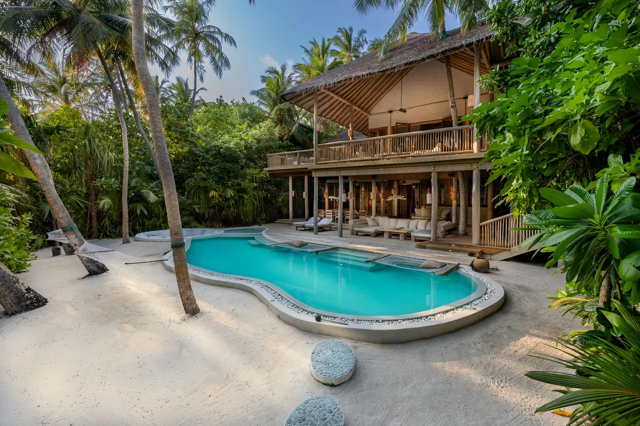 A 4-bedroom villa: the curving pool among the palms