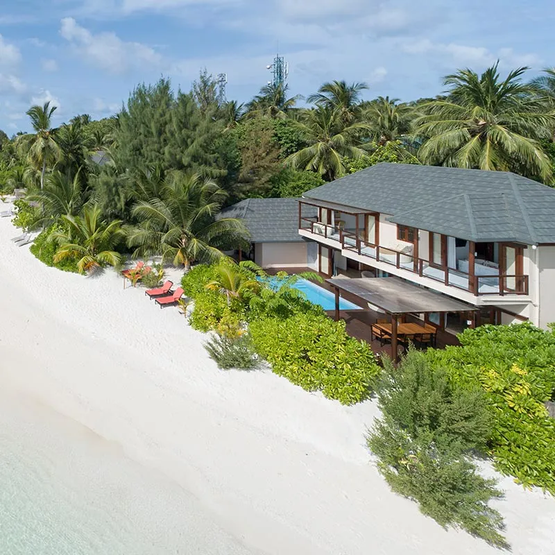 Summer House with a private pool and spaces facing the beach.
