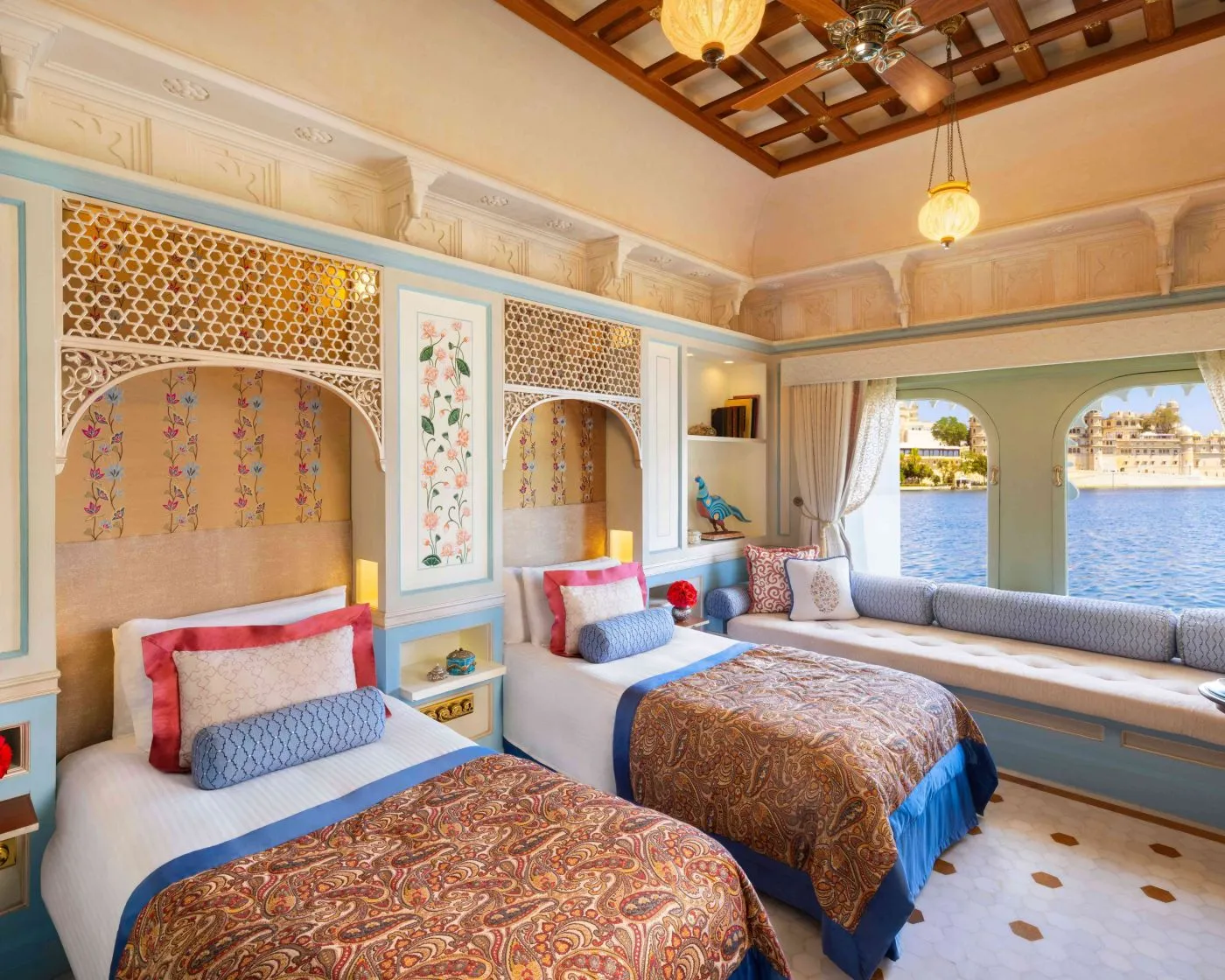 Palace Room Lake View Twin Bed al Taj Lake Palace