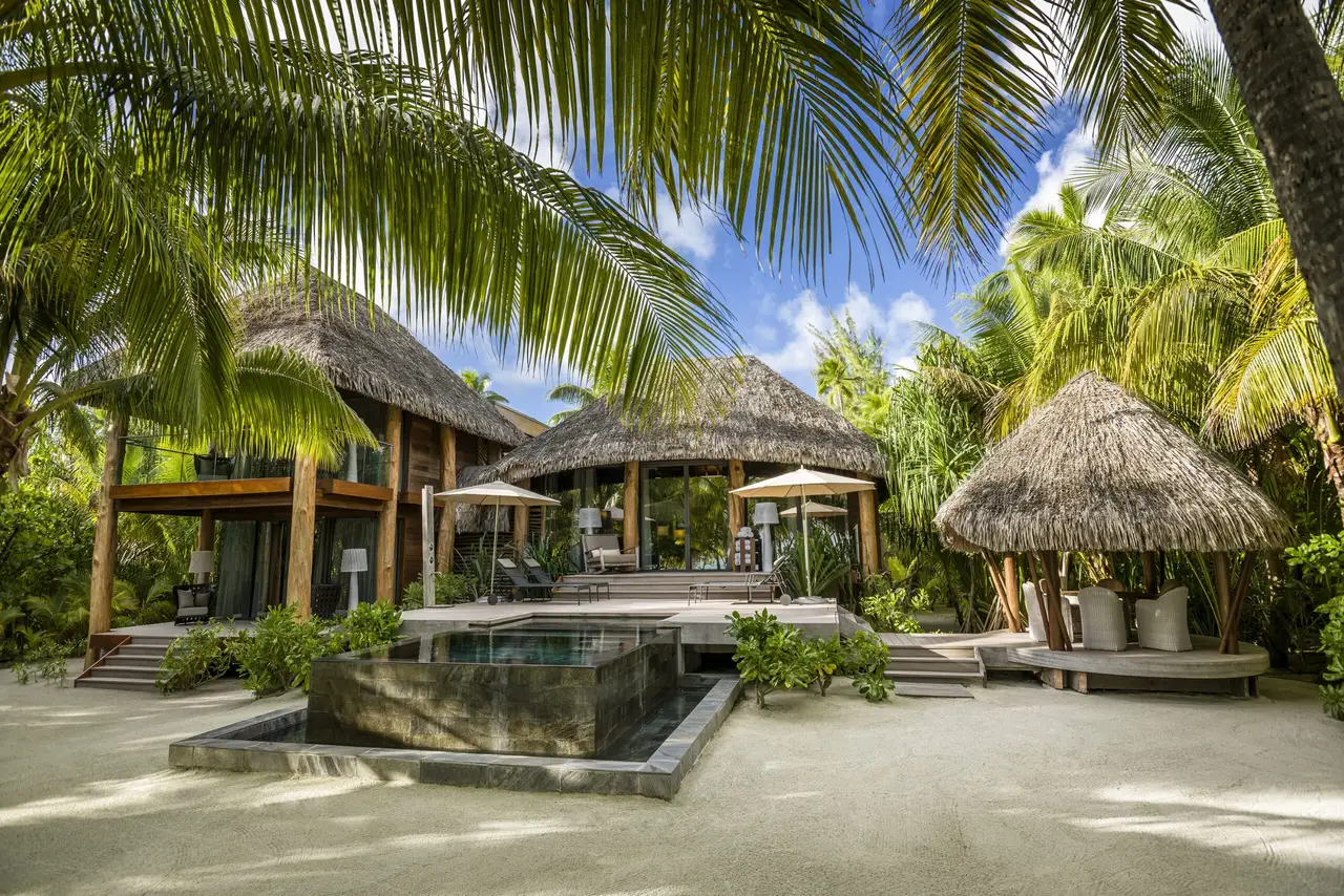 A 2-bedroom villa: thatched pavilions, a gazebo and its own pool on the sand