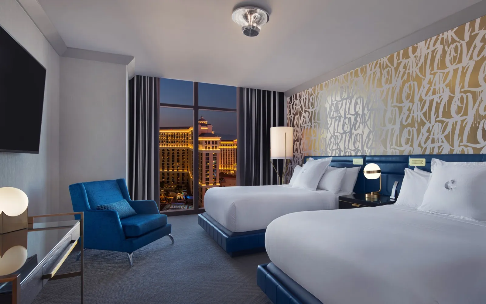 City Room Queen