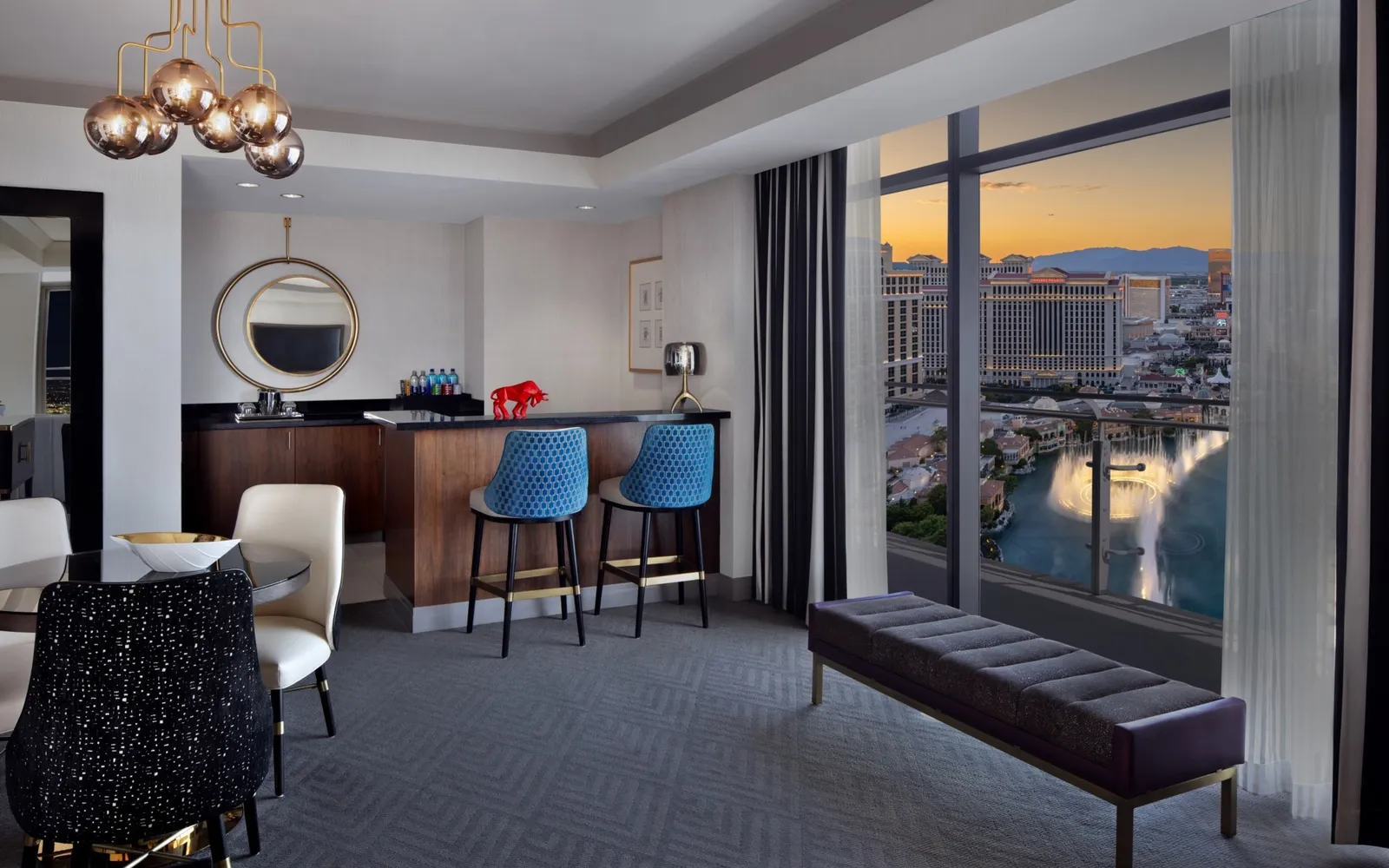 Wraparound Terrace Suite Fountain View