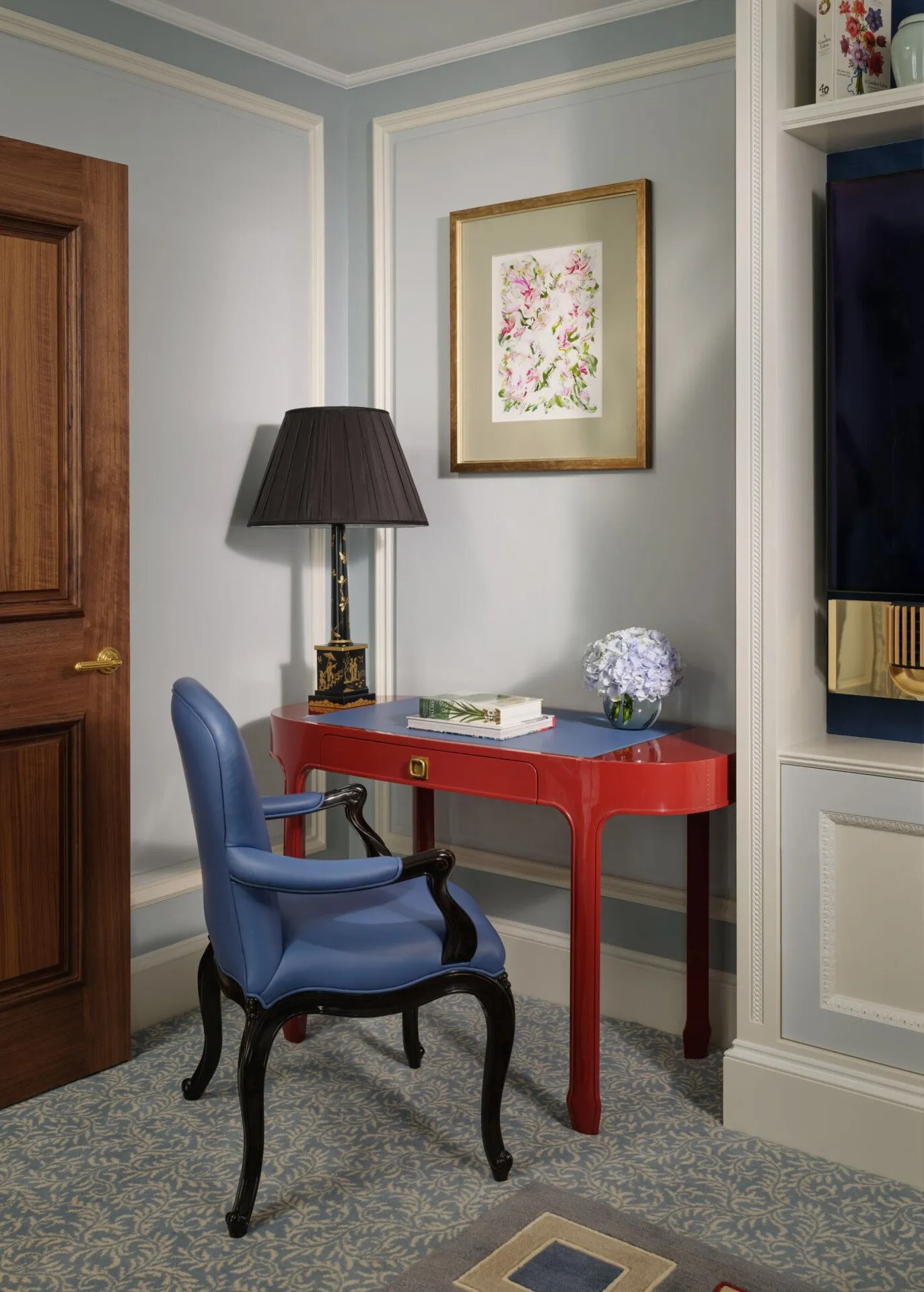 A junior suite desk, as the official Executive Junior Suite page shows it