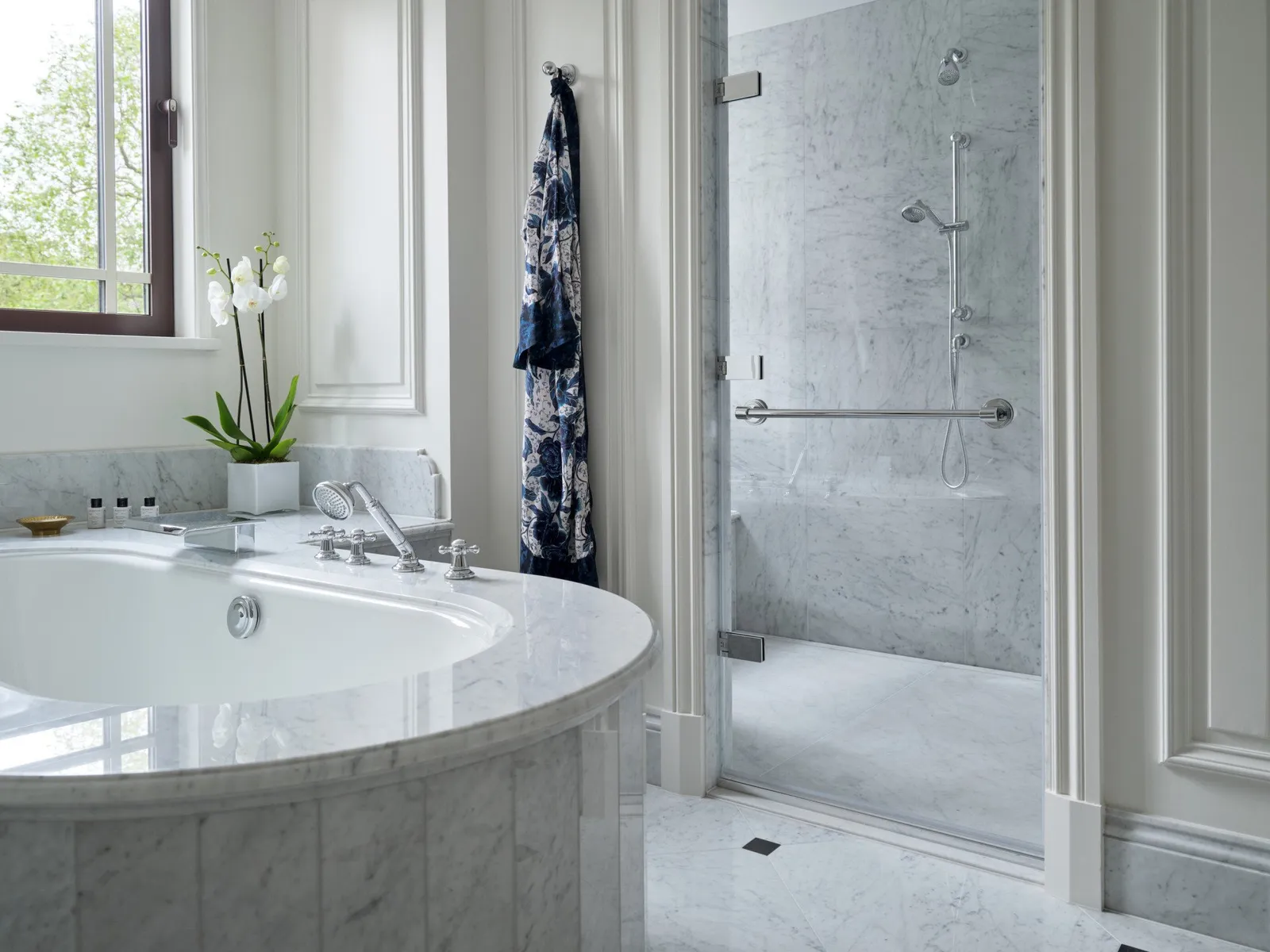 The Regal Suite’s marble bathroom and bath