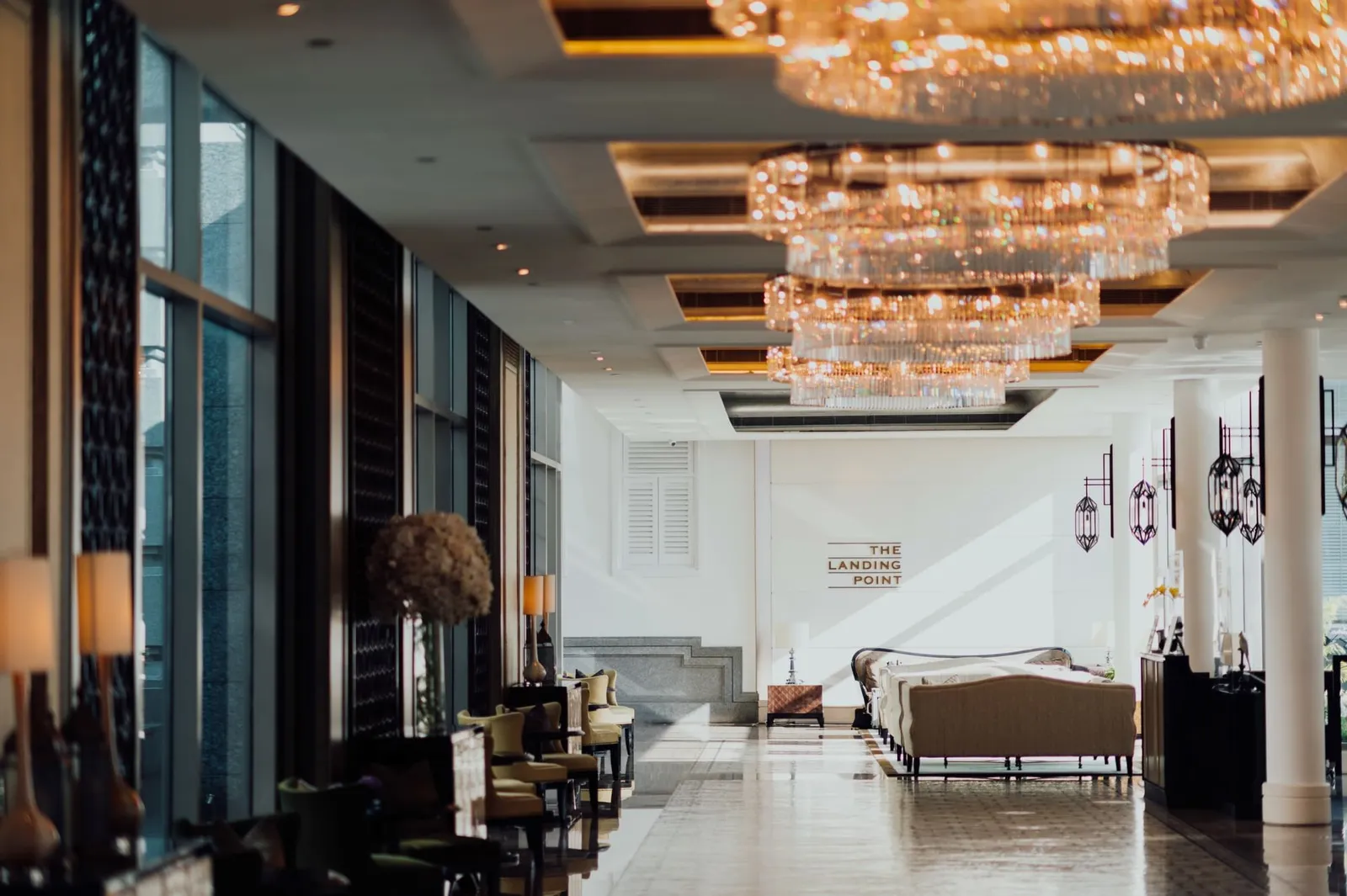 The Landing Point: the indoor promenade with its crystal chandeliers, white columns and sofas along the windows.