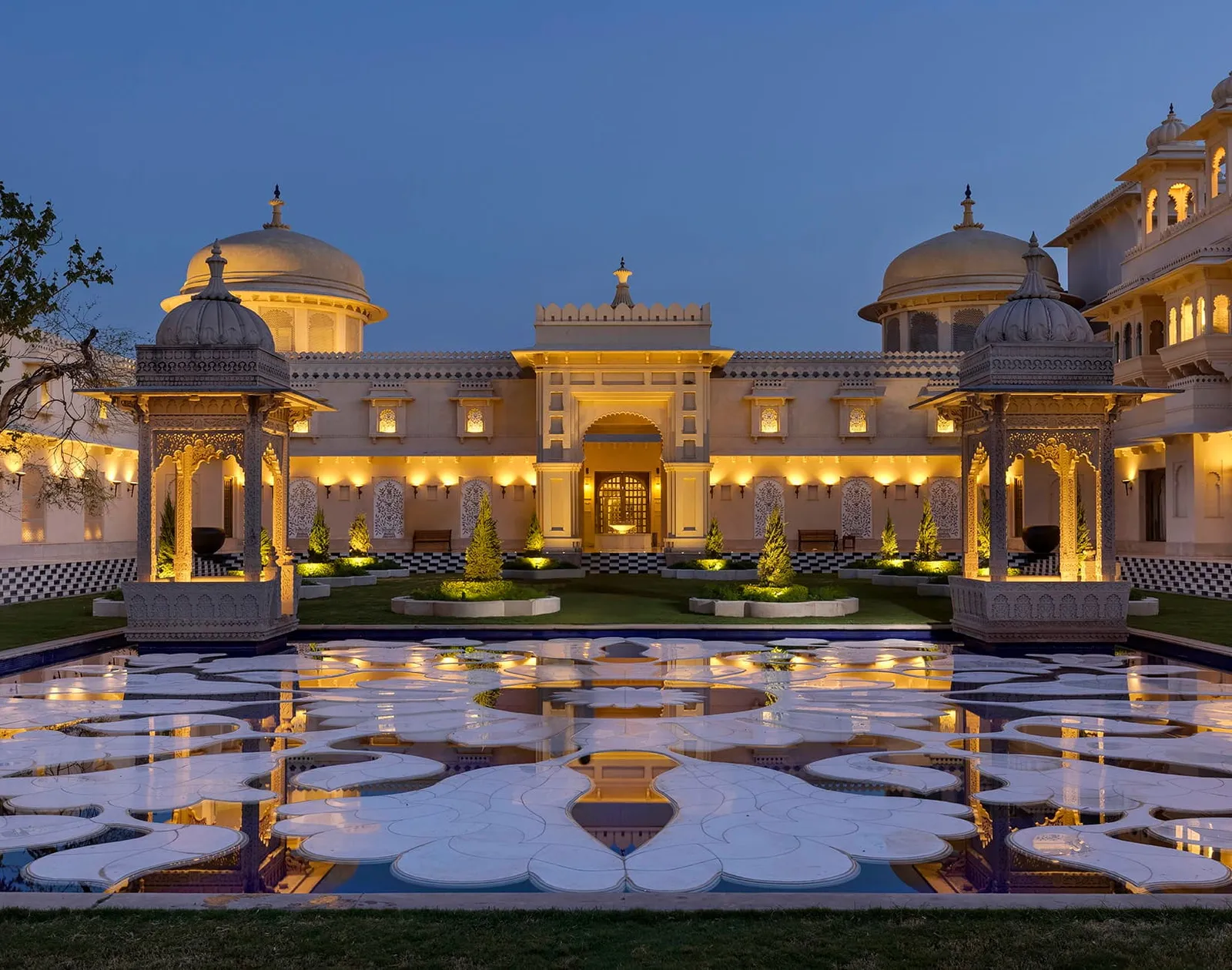 Le cupole e i cortili del The Oberoi Udaivilas