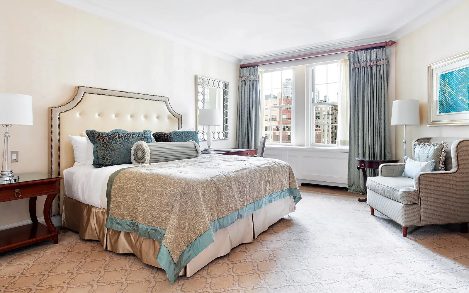 A Pierre Deluxe room with a city view