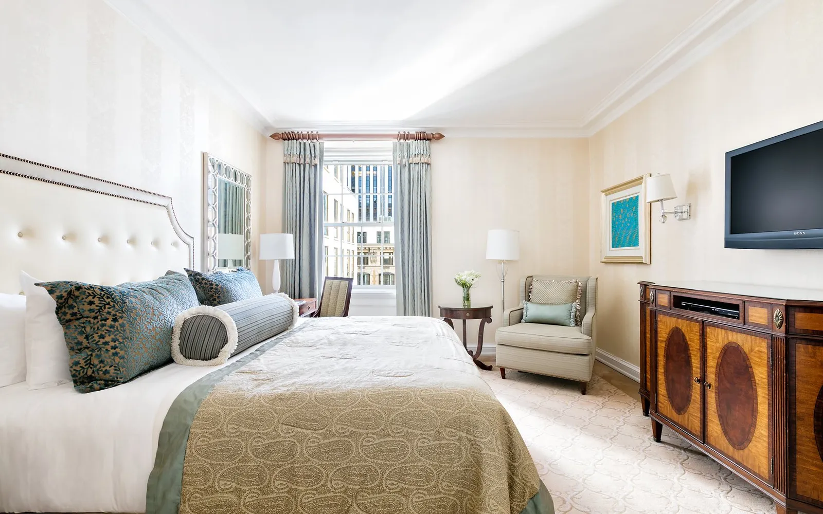 A Superior room with a king bed