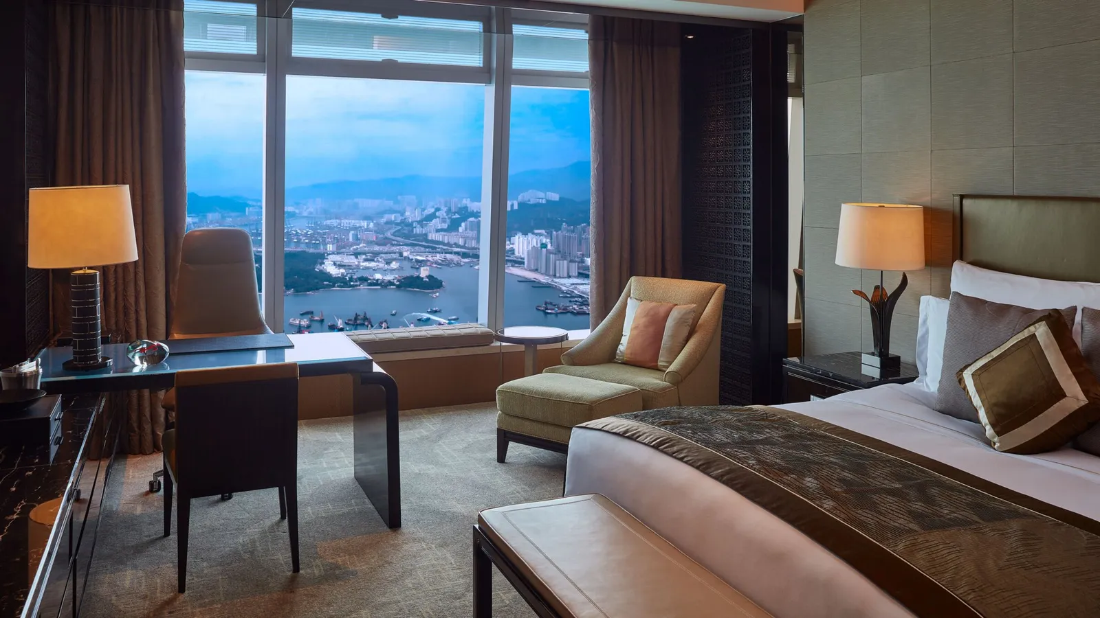 Deluxe Seaview Room, One King Bed