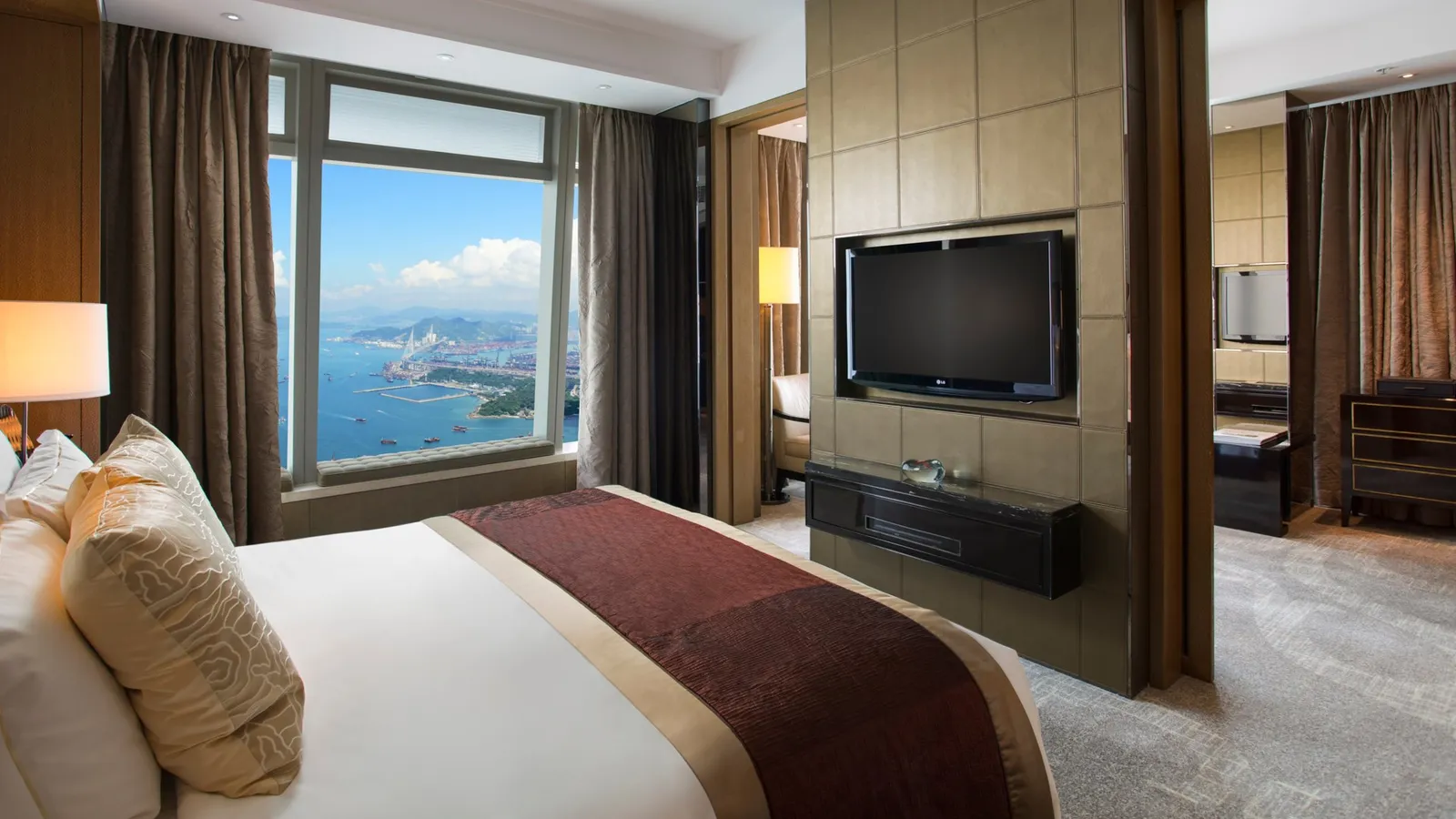 Deluxe Seaview Suite