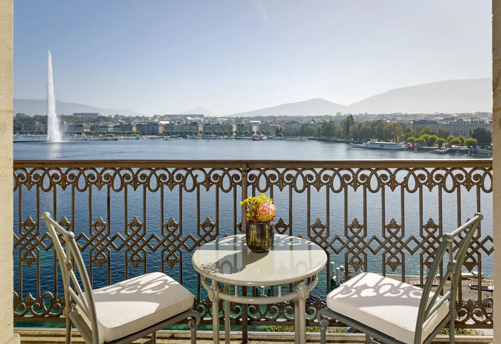 Il balcone aperto sul lago di Ginevra e sul Jet d’Eau