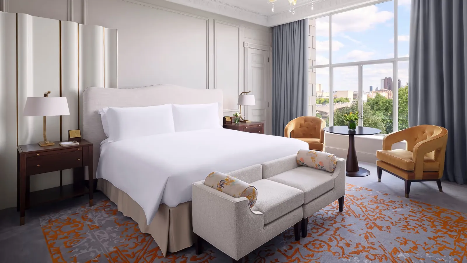 Junior Suite River View: a king bed and a window onto the Embankment’s trees