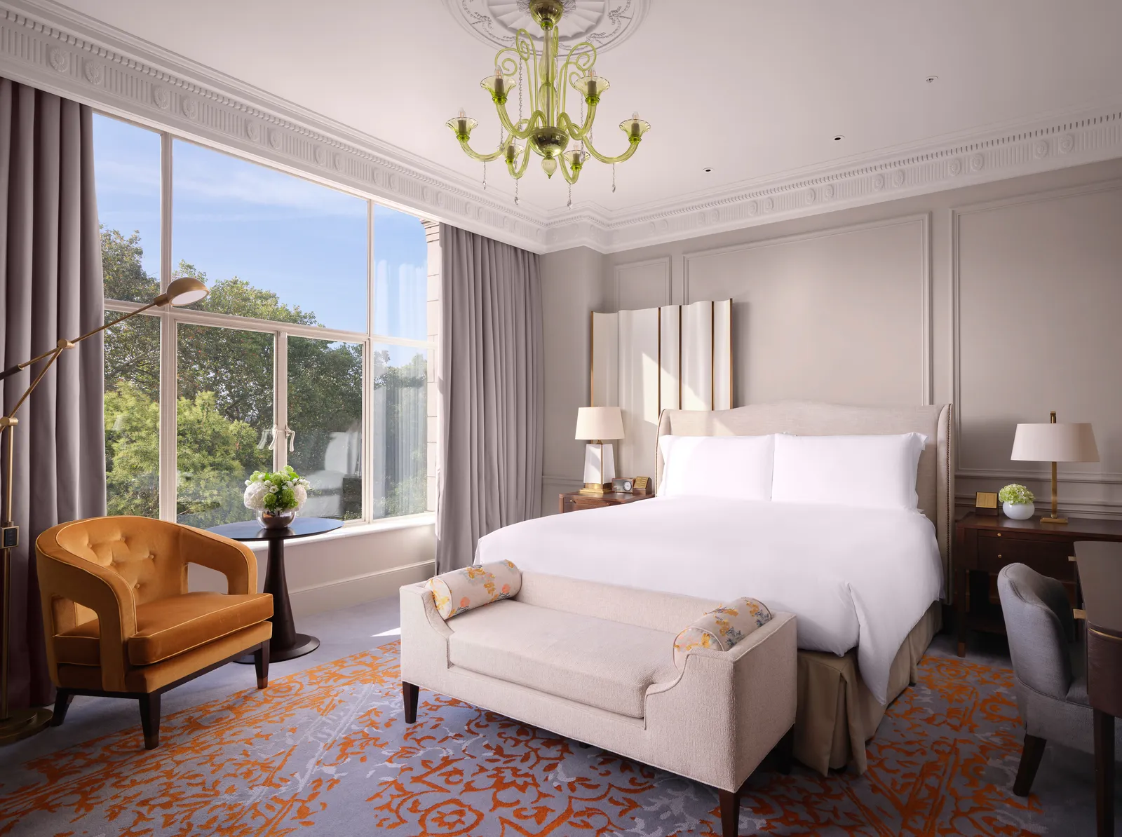 Luxury King Garden View Room: a king bed and a window onto Victoria Embankment Gardens
