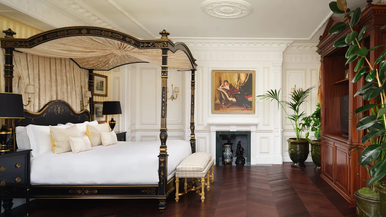 Royal Suite: the black-and-gold four-poster bed and the fireplace