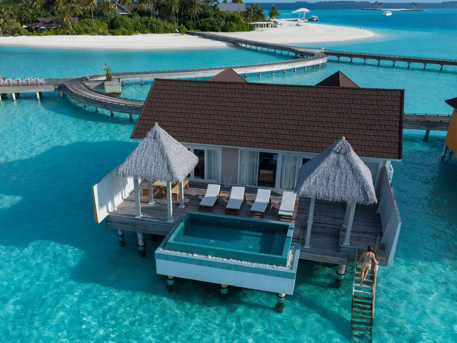 The Standard Residence over the water: the villa with its 2 thatched pavilions, the large pool and the ladder into the sea.