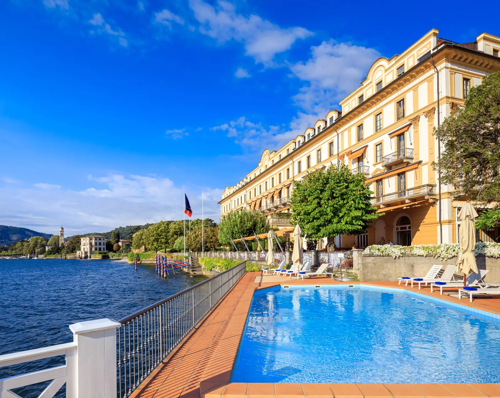 The children’s pool beside the hotel’s facade