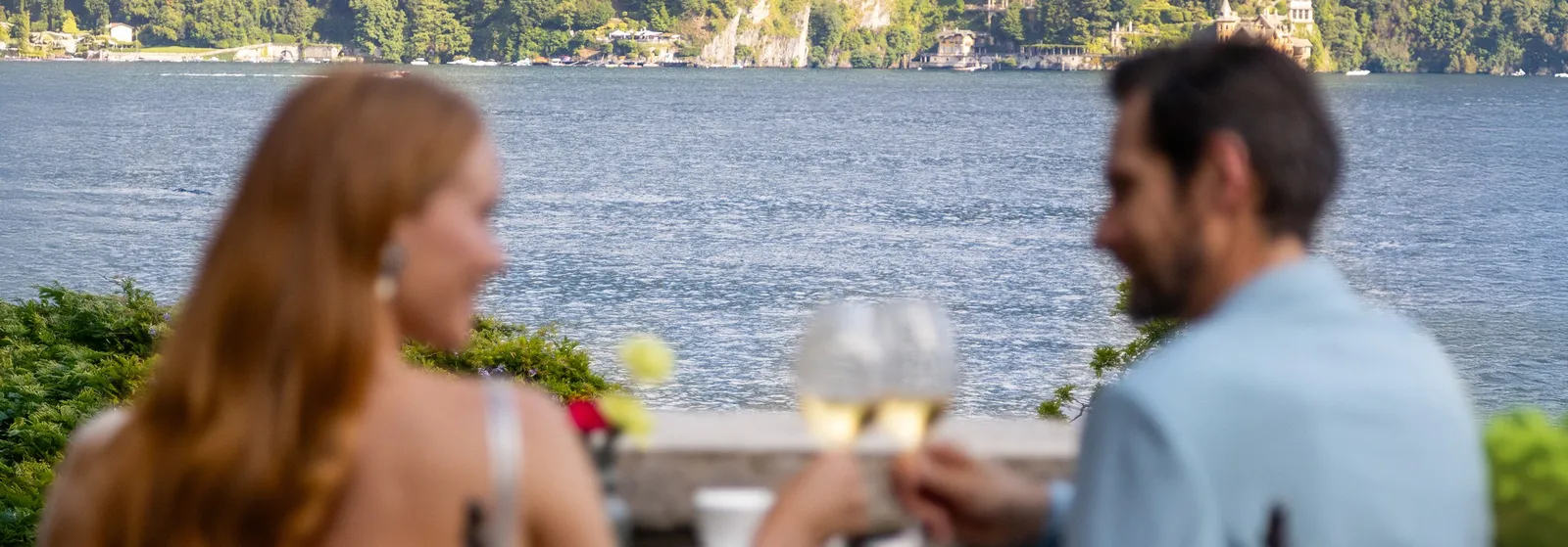 2 guests toasting on Il Platano’s lakeside terrace