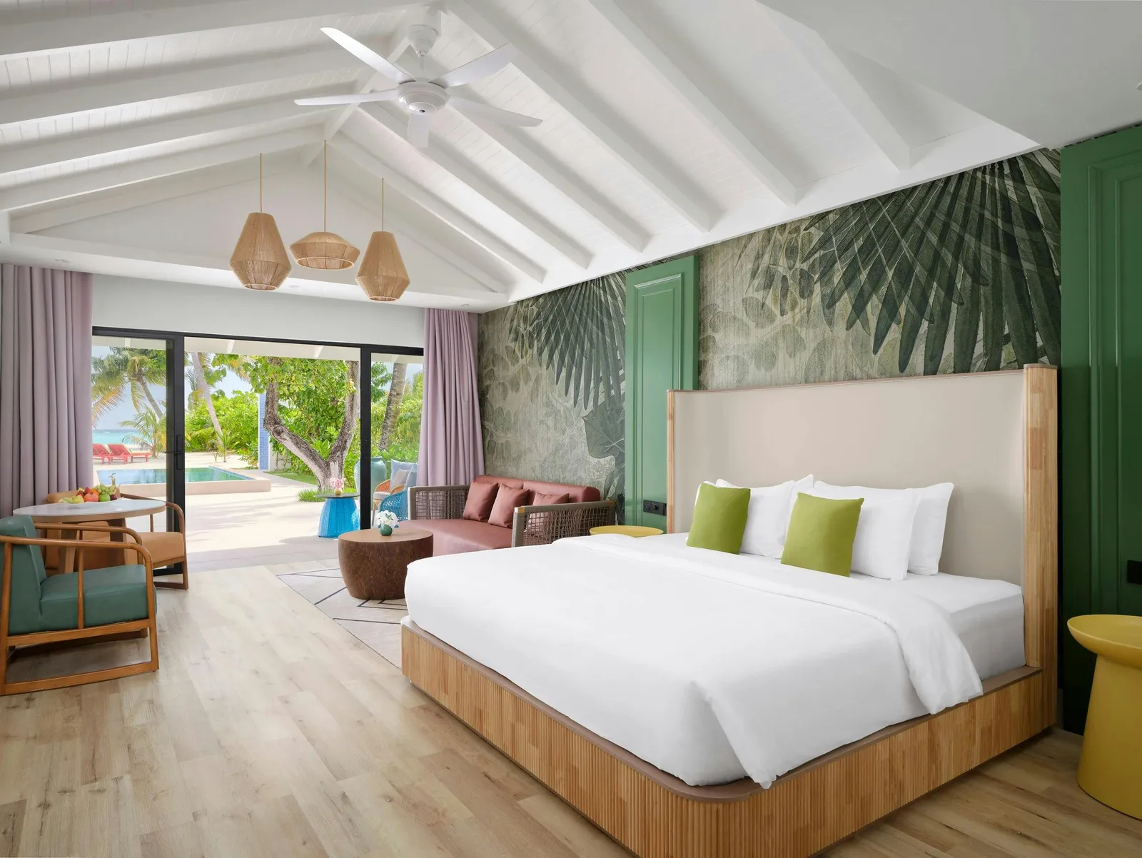 Bedroom with bed and doors towards the terrace.