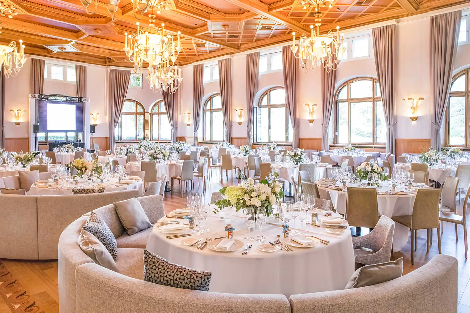 La ballroom apparecchiata per un ricevimento