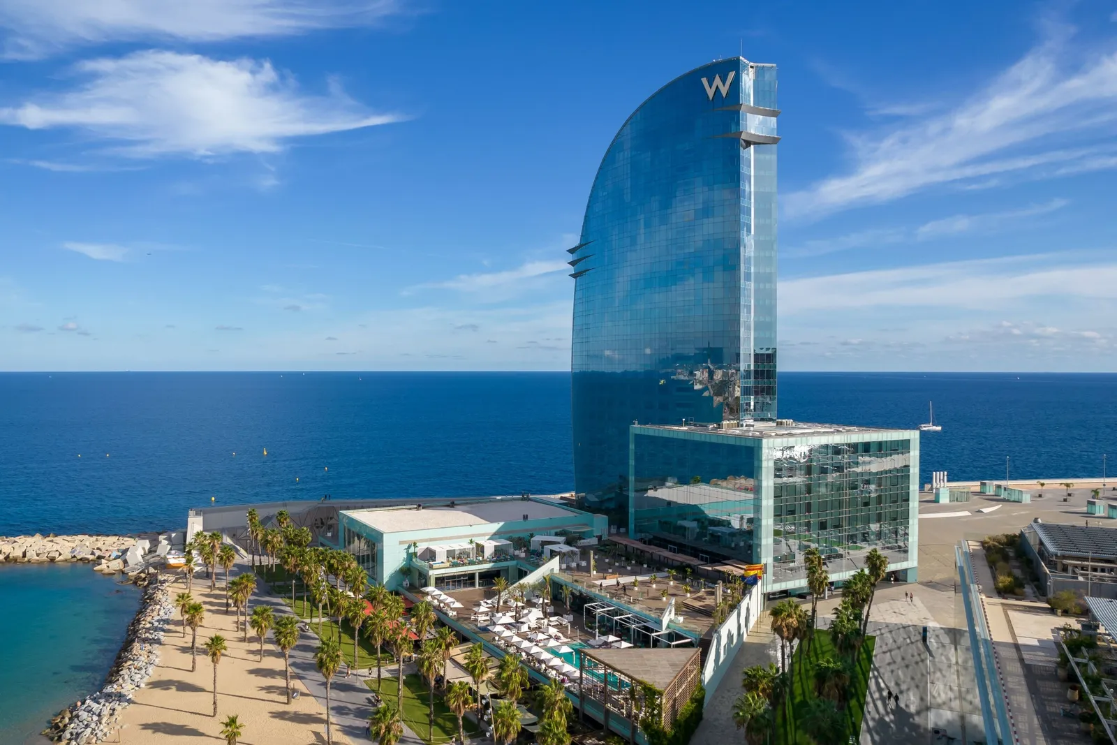 The sail tower, the palms and the beach from above