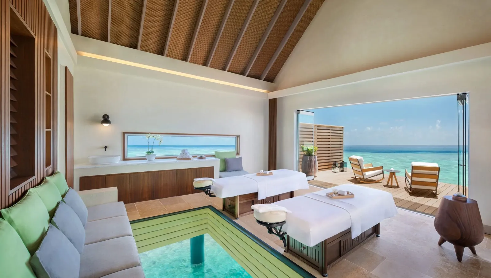 A treatment room over the water: 2 beds and glass onto the sea