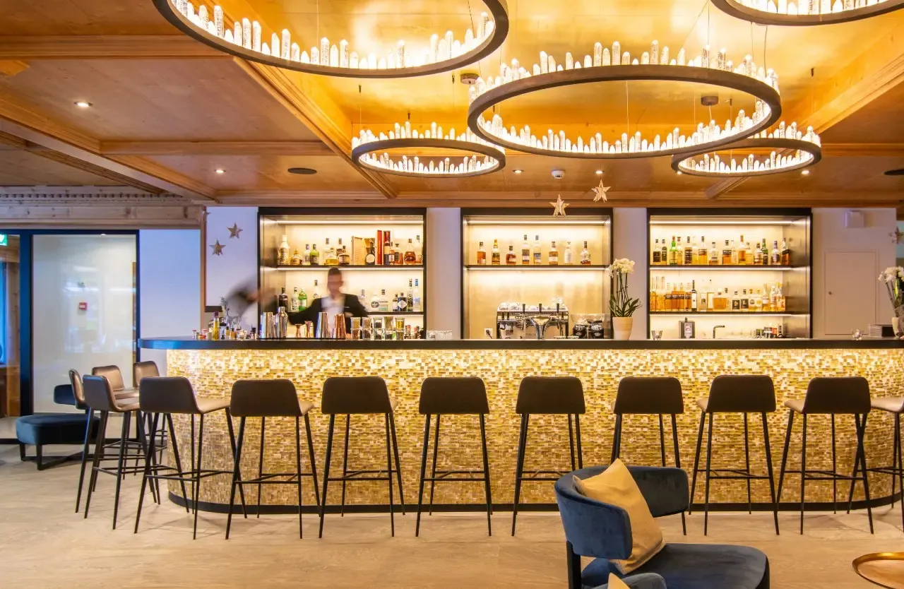 Gli sgabelli della Hotel Bar