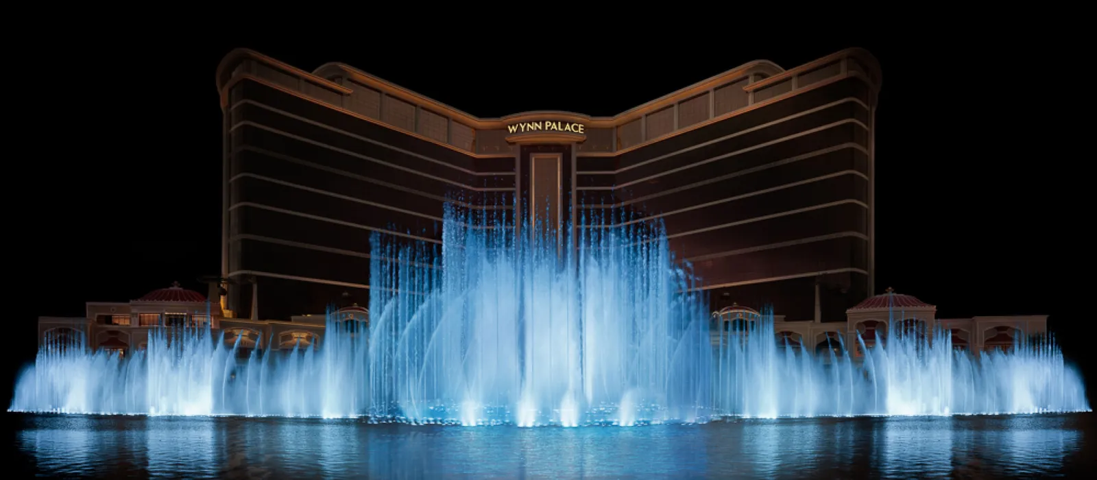 Wynn Palace fountains illuminated at night