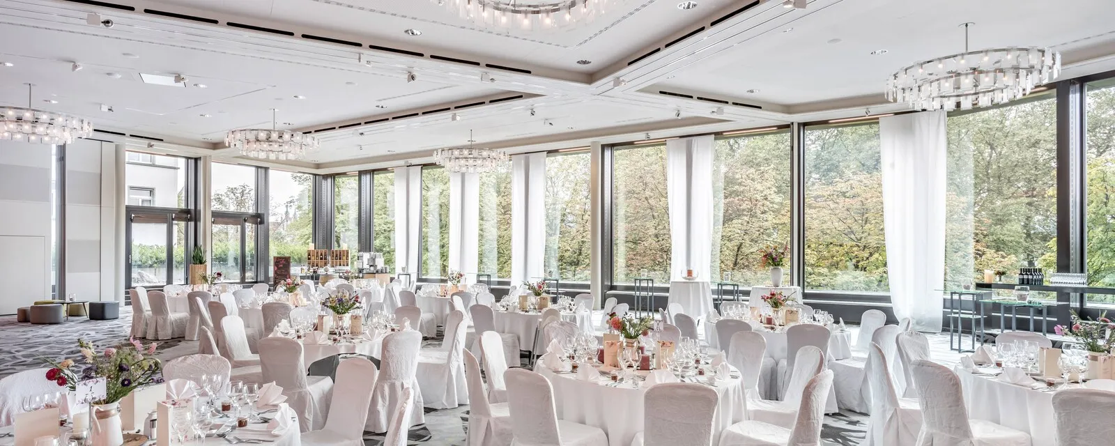 La Millennium Ballroom apparecchiata